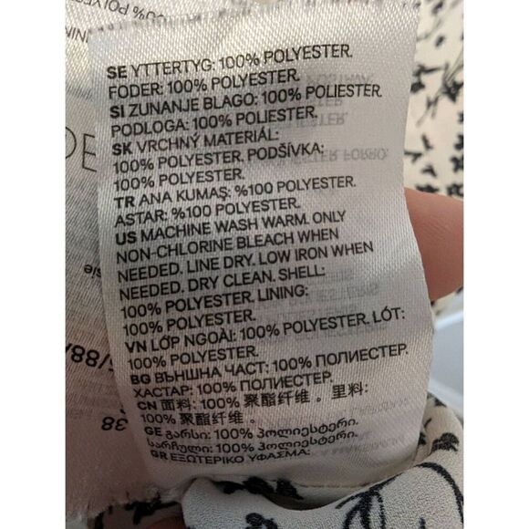 H & M Black and White Floral Short Sleeve Top with V Neck Size Women's Small - Picture 4 of 5